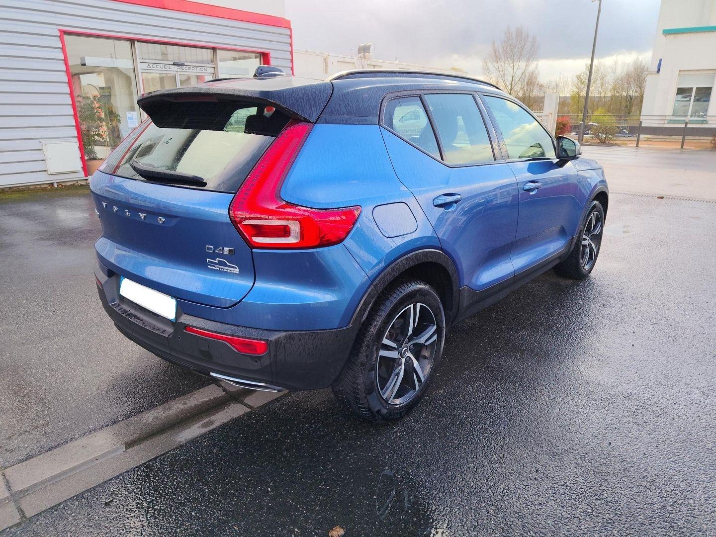 VOLVO XC40