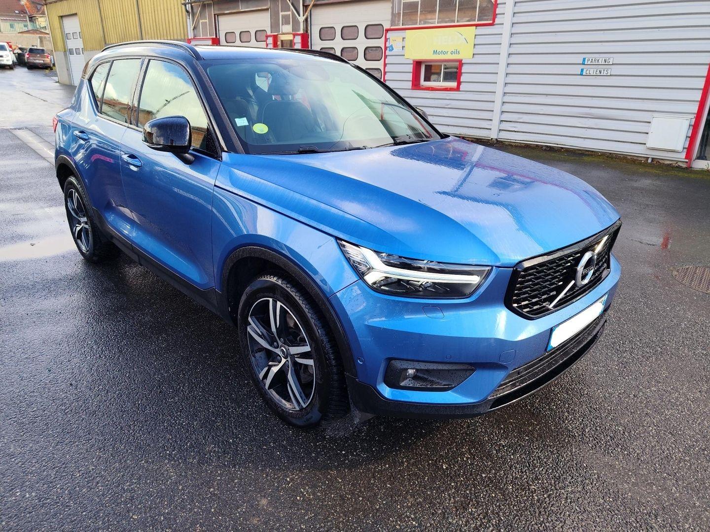VOLVO XC40