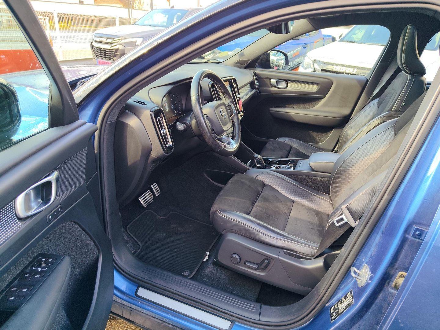 VOLVO XC40
