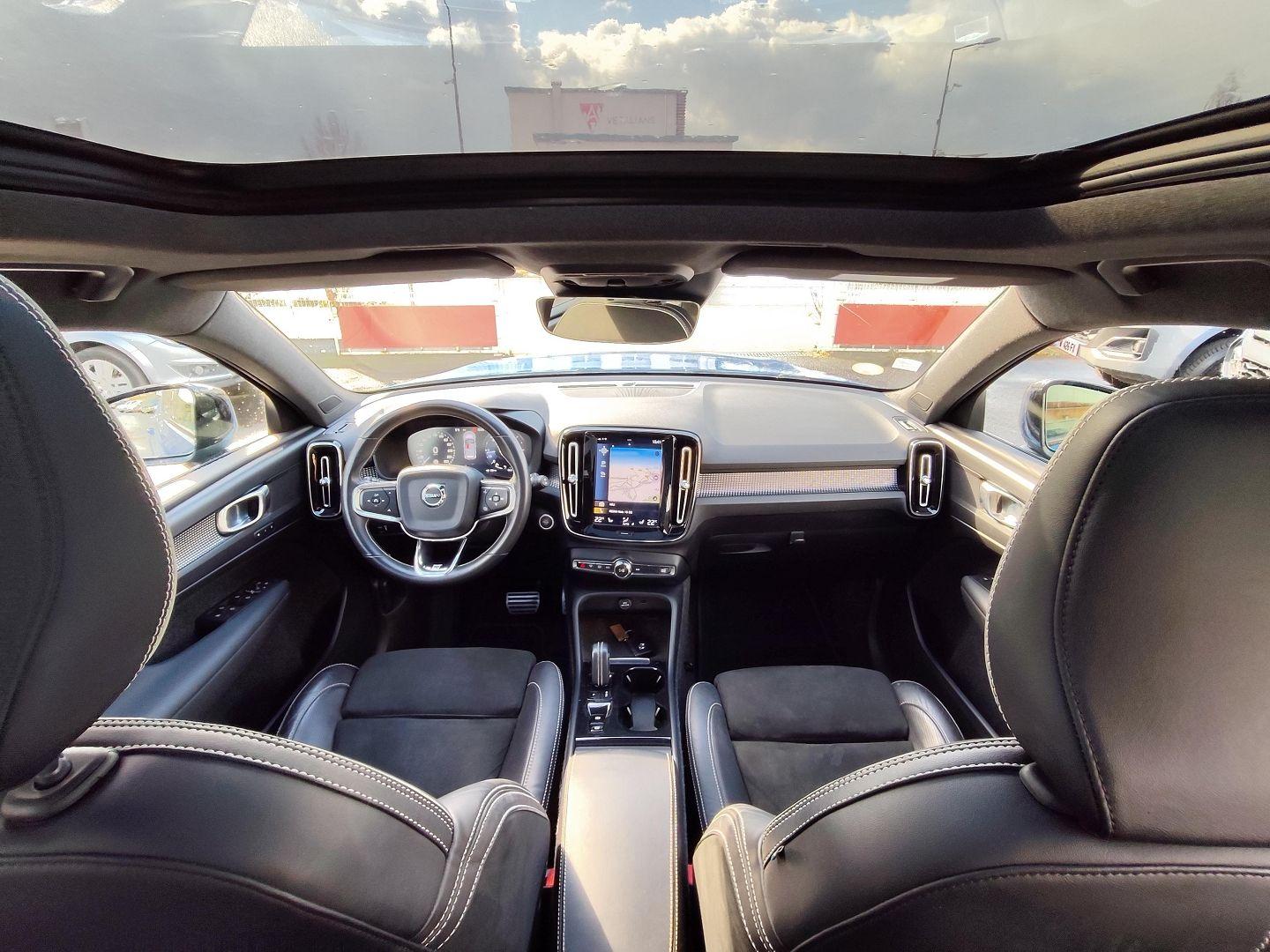 VOLVO XC40
