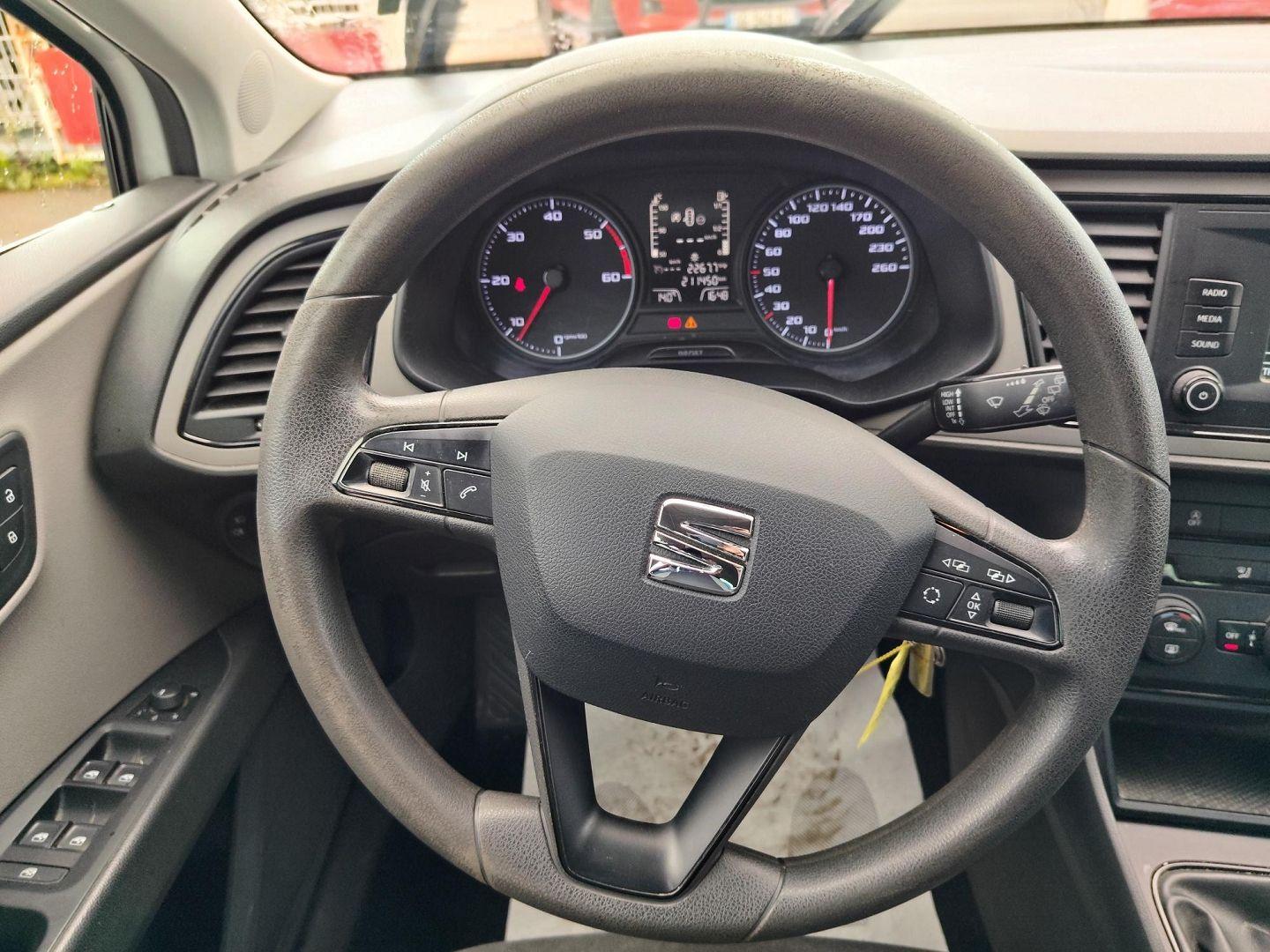 SEAT LEON