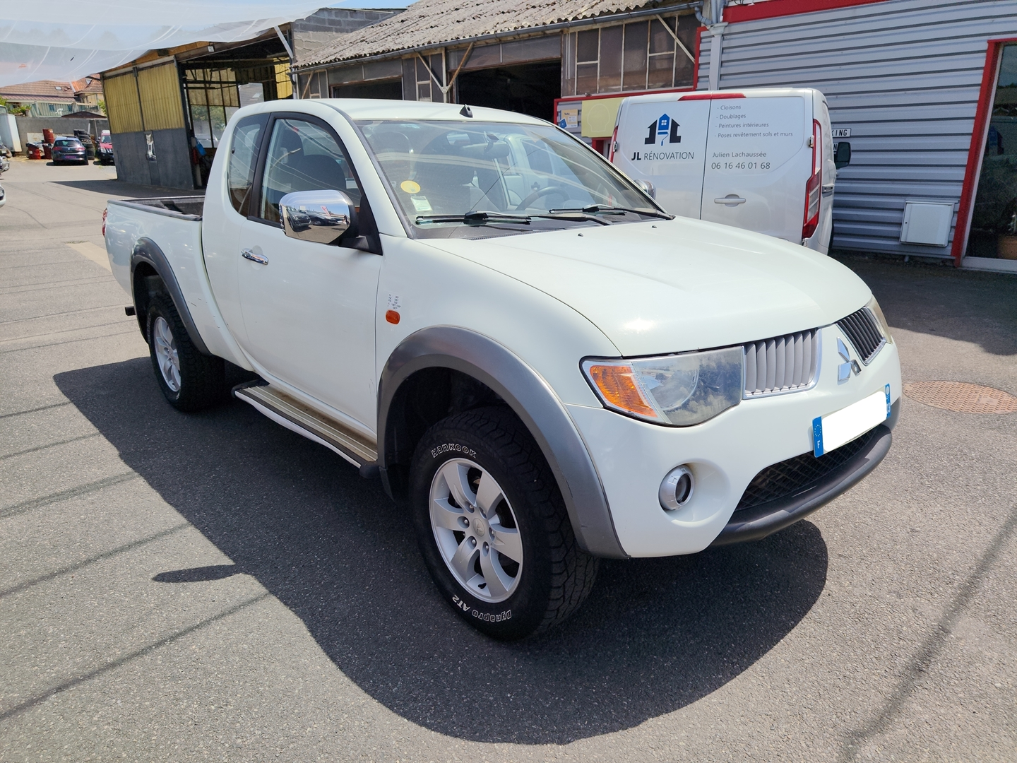 MITSUBISHI L200