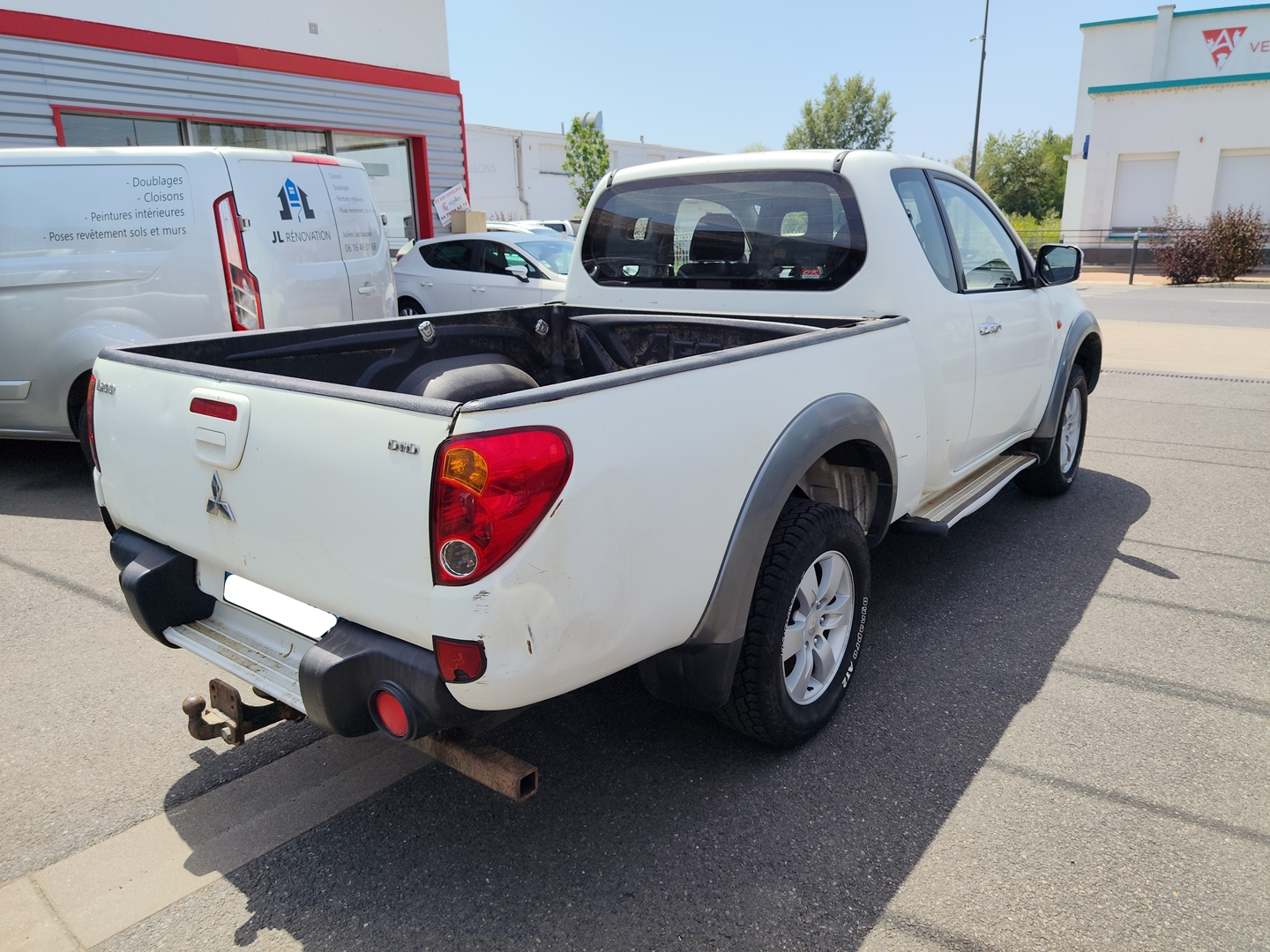 MITSUBISHI L200