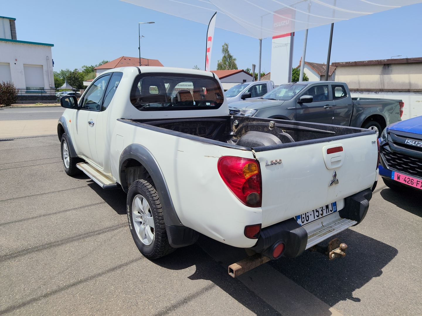 MITSUBISHI L200