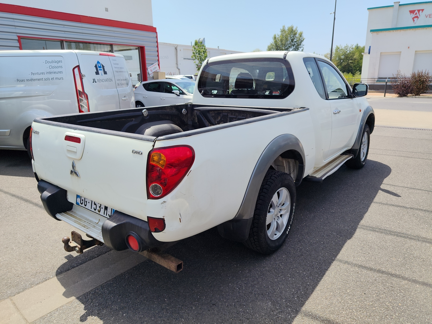 MITSUBISHI L200