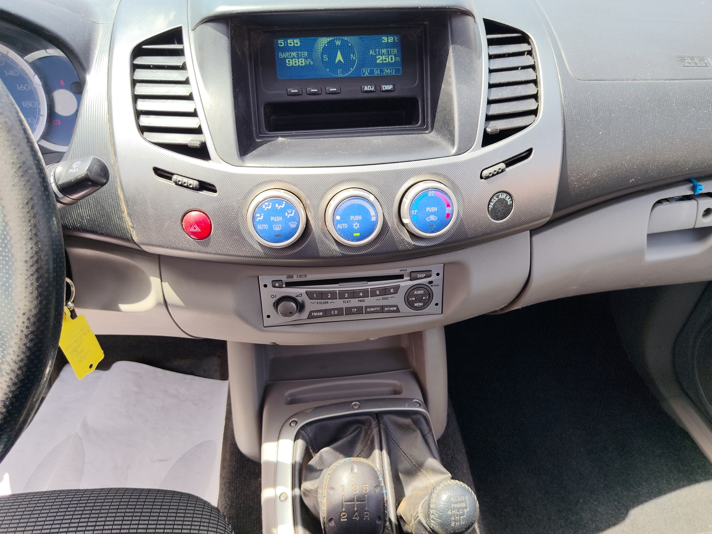 MITSUBISHI L200