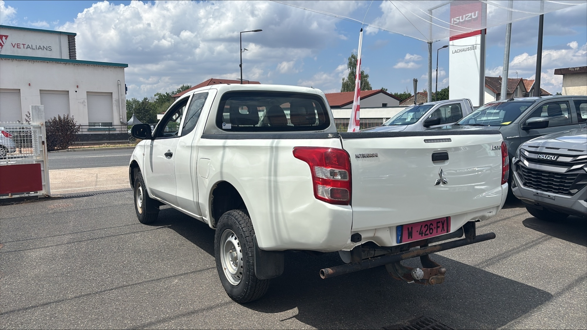MITSUBISHI L200