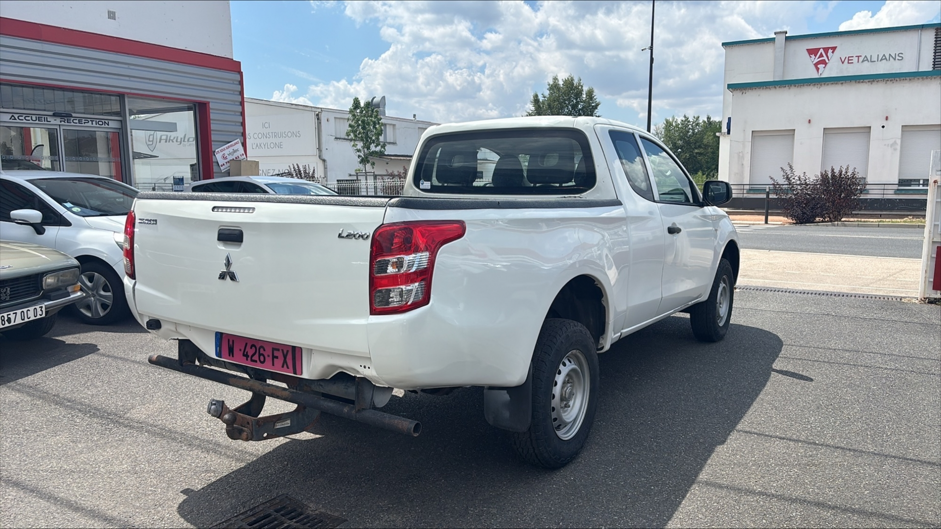 MITSUBISHI L200