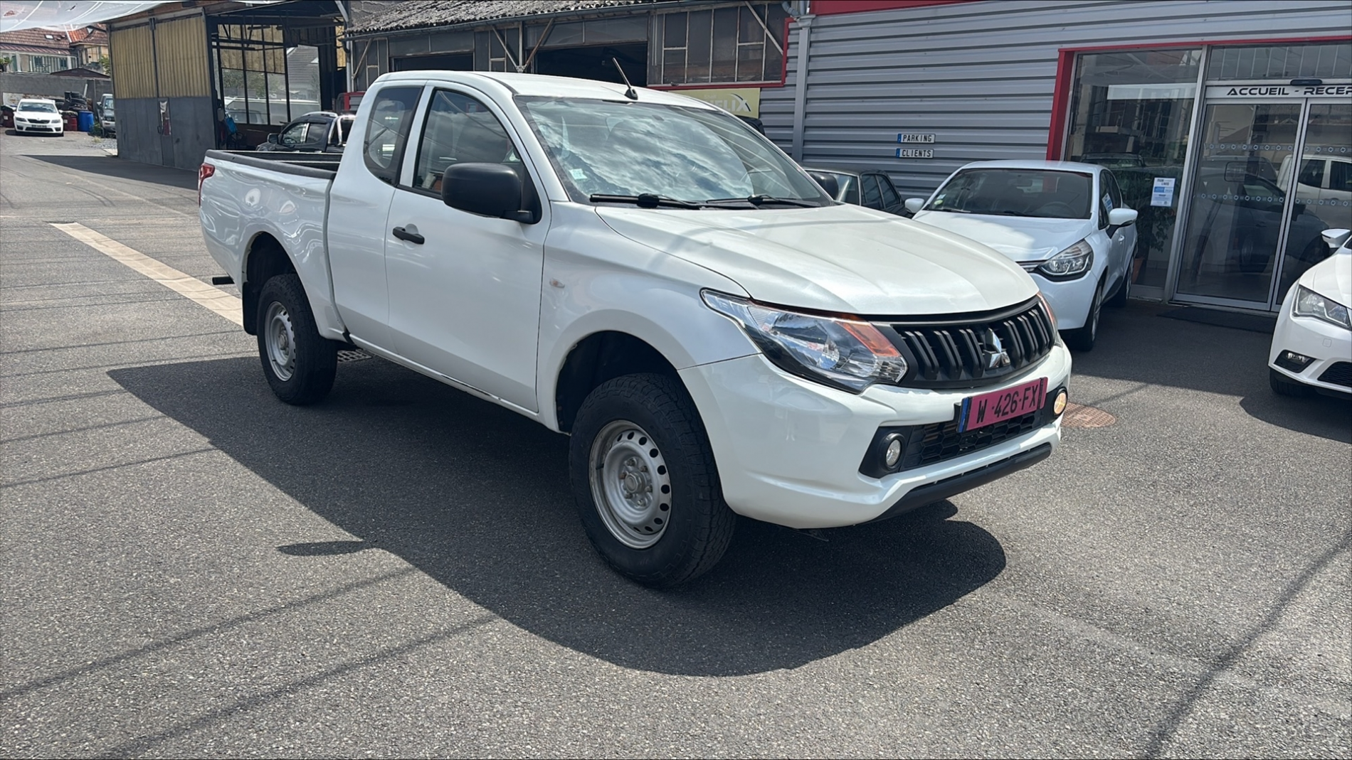 MITSUBISHI L200