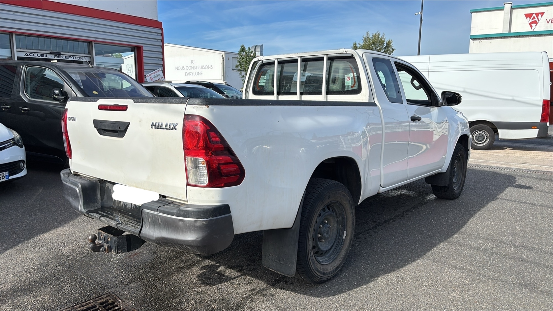 TOYOTA HILUX