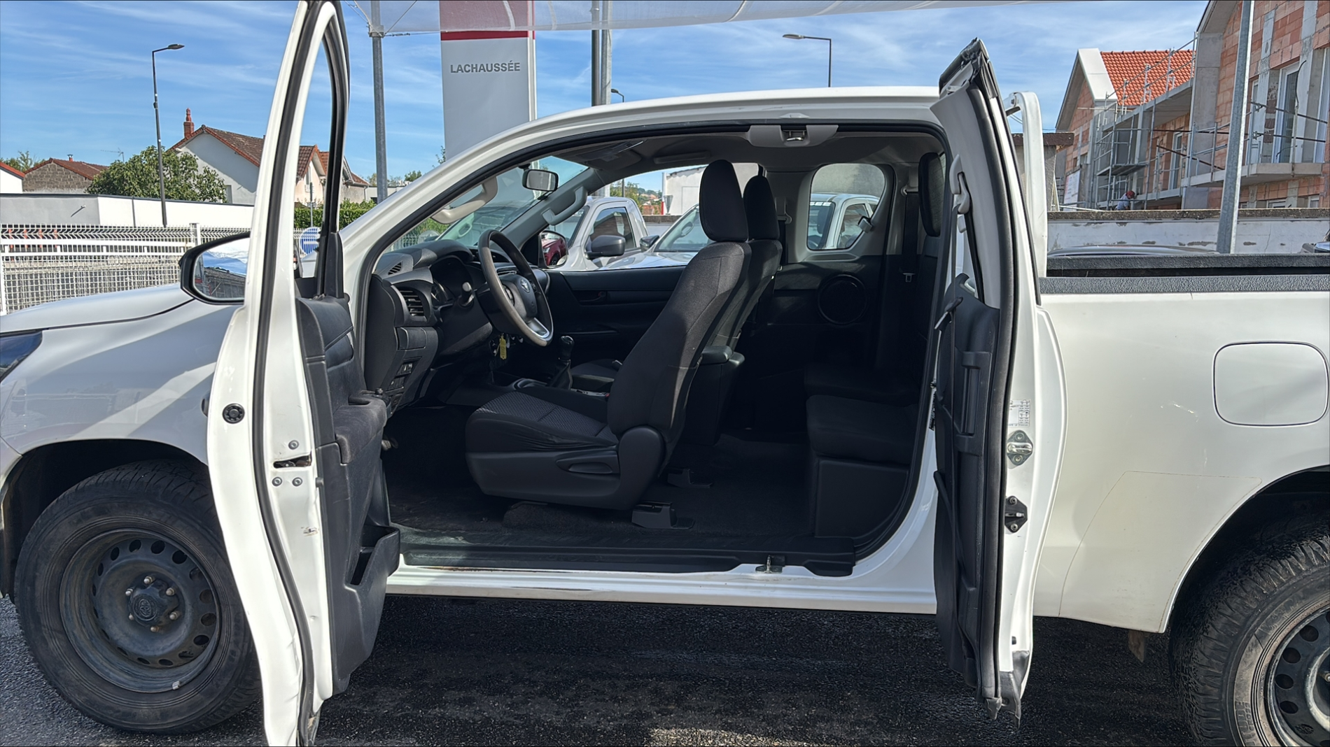 TOYOTA HILUX