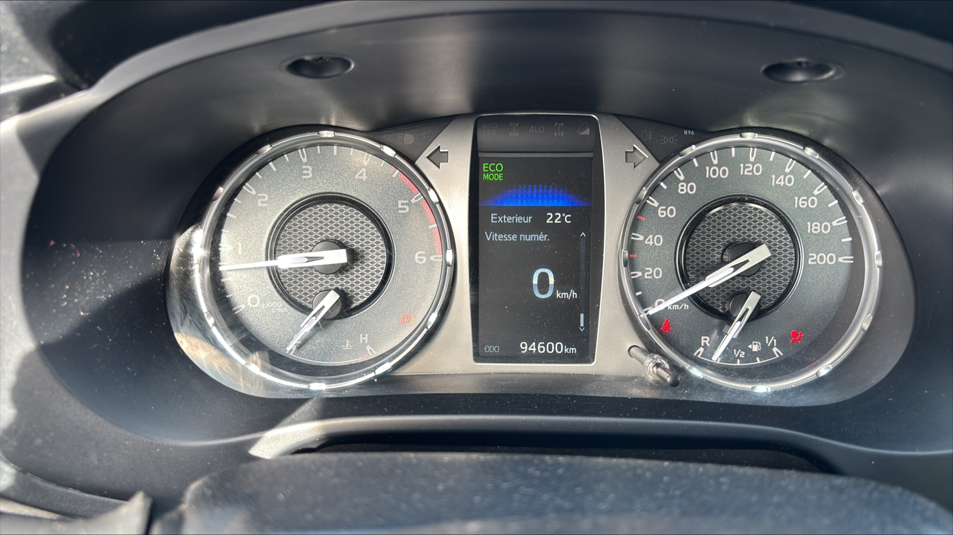 TOYOTA HILUX